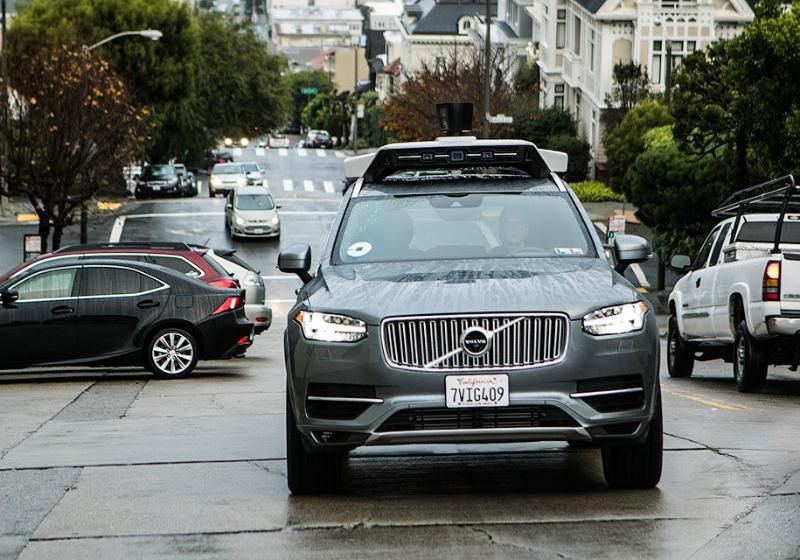Volvo поедут в такси без водителя: договор с Uber