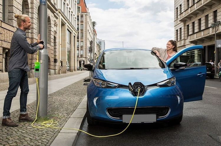 Продажі електромобілів в світі зросли більш ніж вдвічі Продажі електромобілів в світі зросли більш ніж вдвічі