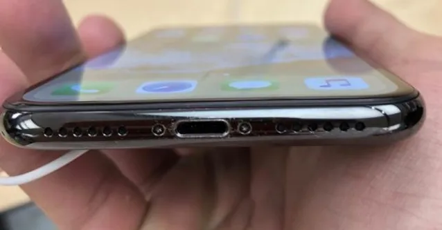 У iPhone X швидко образить фарба з корпусу