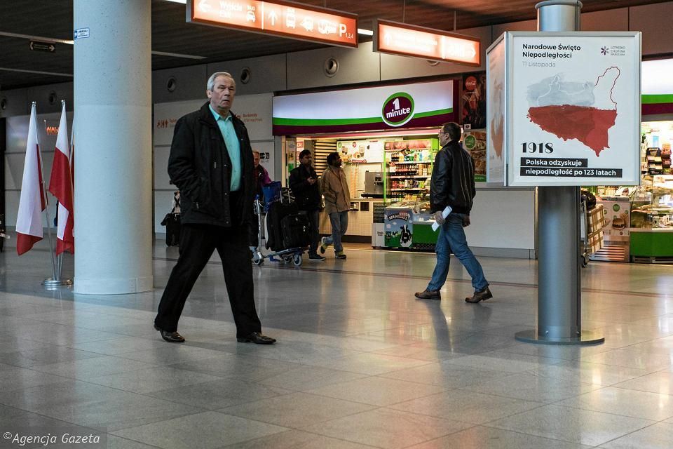В аэропорту Варшавы Львов и Вильнюс изобразили как часть Польши: фото