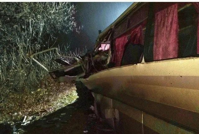 В ДТП на Луганщині постраждало 13 людей В ДТП на Луганщині постраждало 13 людей