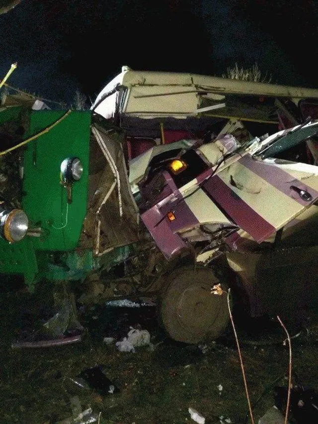 В ДТП на Луганщині постраждало 13 людей В ДТП на Луганщині постраждало 13 людей