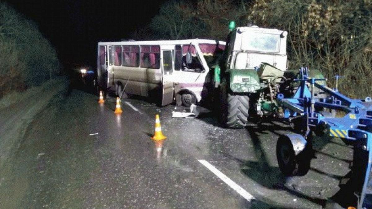 Ужасное ДТП на Луганщине: столкнулись автобус и два трактора