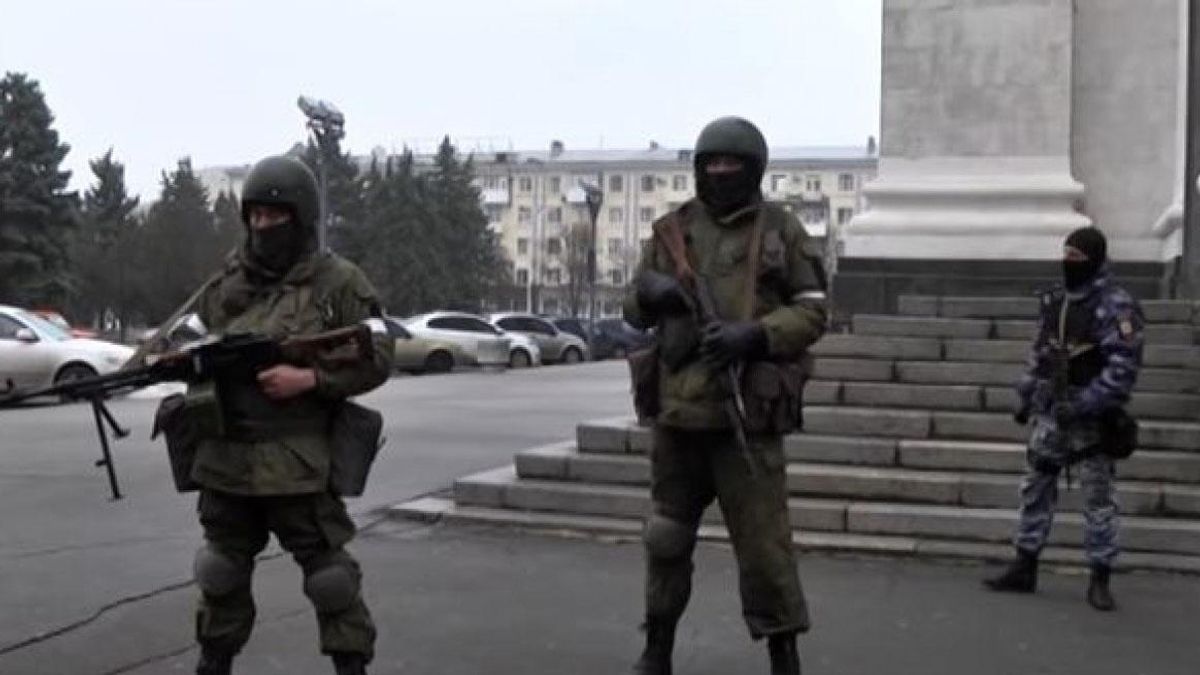 "Военный переворот" в Луганске касается Суркова и ФСБ, – журналист