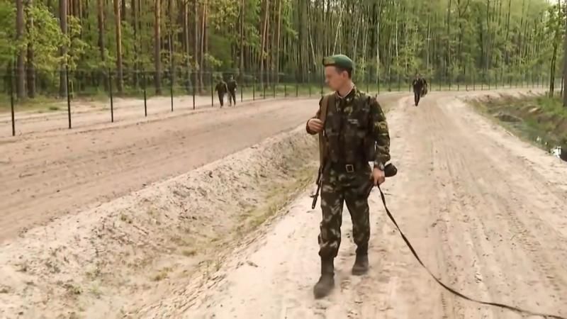 За ягодами в Беларусь: отпустили одного из украинцев, задержанных за незаконное пересечение границы