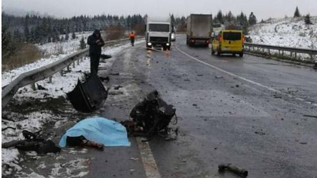 Туристический автобус попал в ужасную аварию на Львовщине: есть погибшие