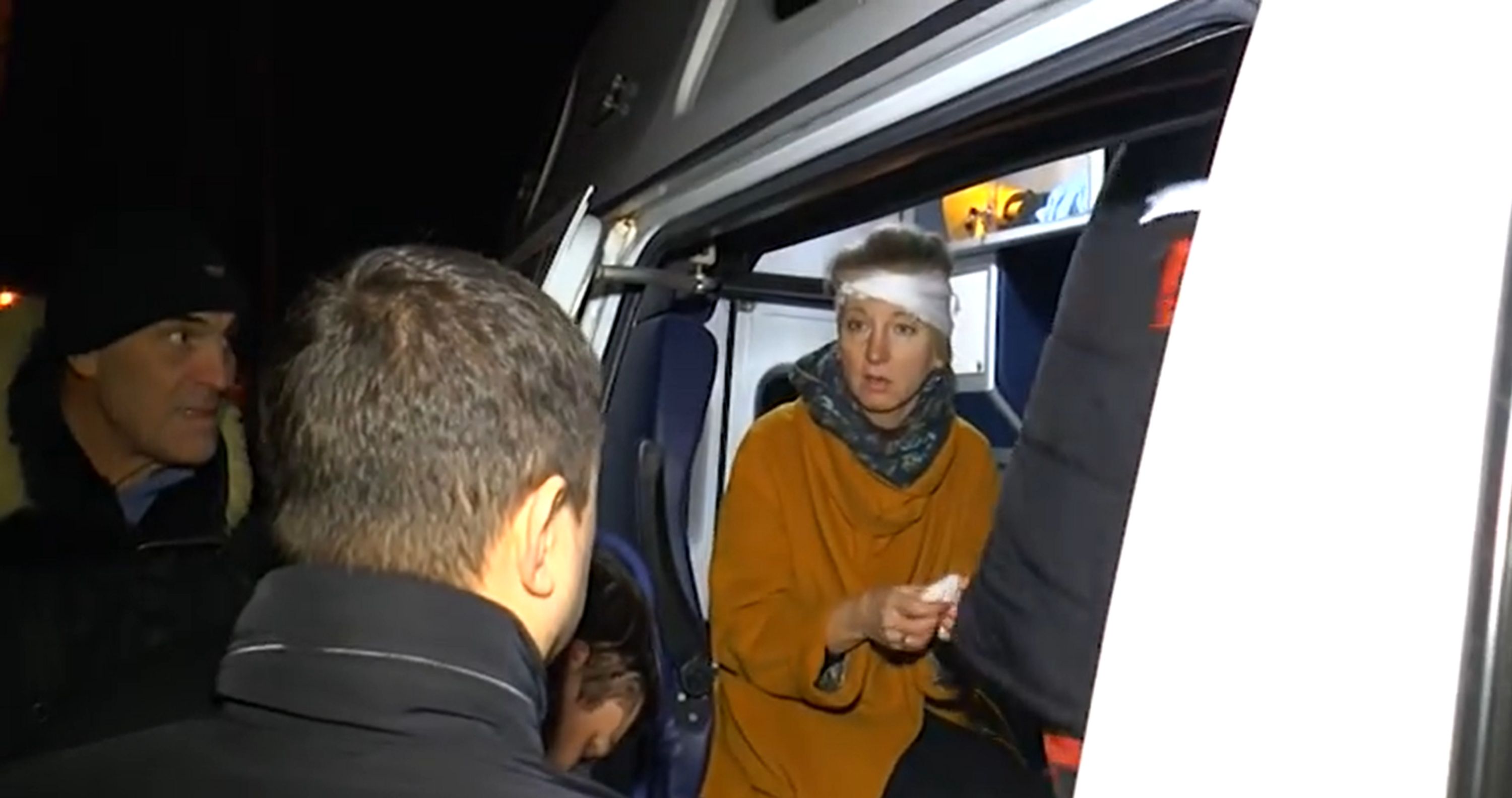 Побиття судді Гольник у Полтаві: з’явилися відео з місця інциденту Побиття судді Гольник у Полтаві: з’явилися відео з місця інциденту