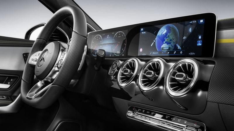 Daimler обнародовал фотографии новой модели Mercedes-Benz A-класса