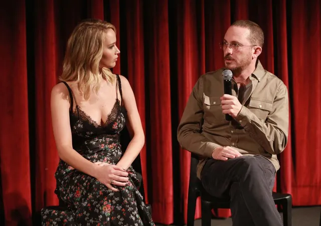 Дженніфер Лоуренс та Даррен Аронофскі Дженніфер Лоуренс та Даррен Аронофскі