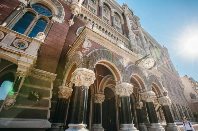 Під будівлею НБУ у Києві знайдено труп людини Під будівлею НБУ у Києві знайдено труп людини