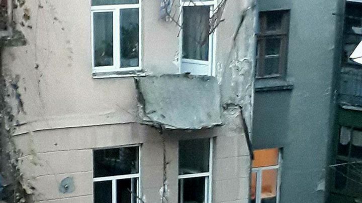 В жилом доме Ивано-Франковска обрушились три балкона: впечатляющие фото