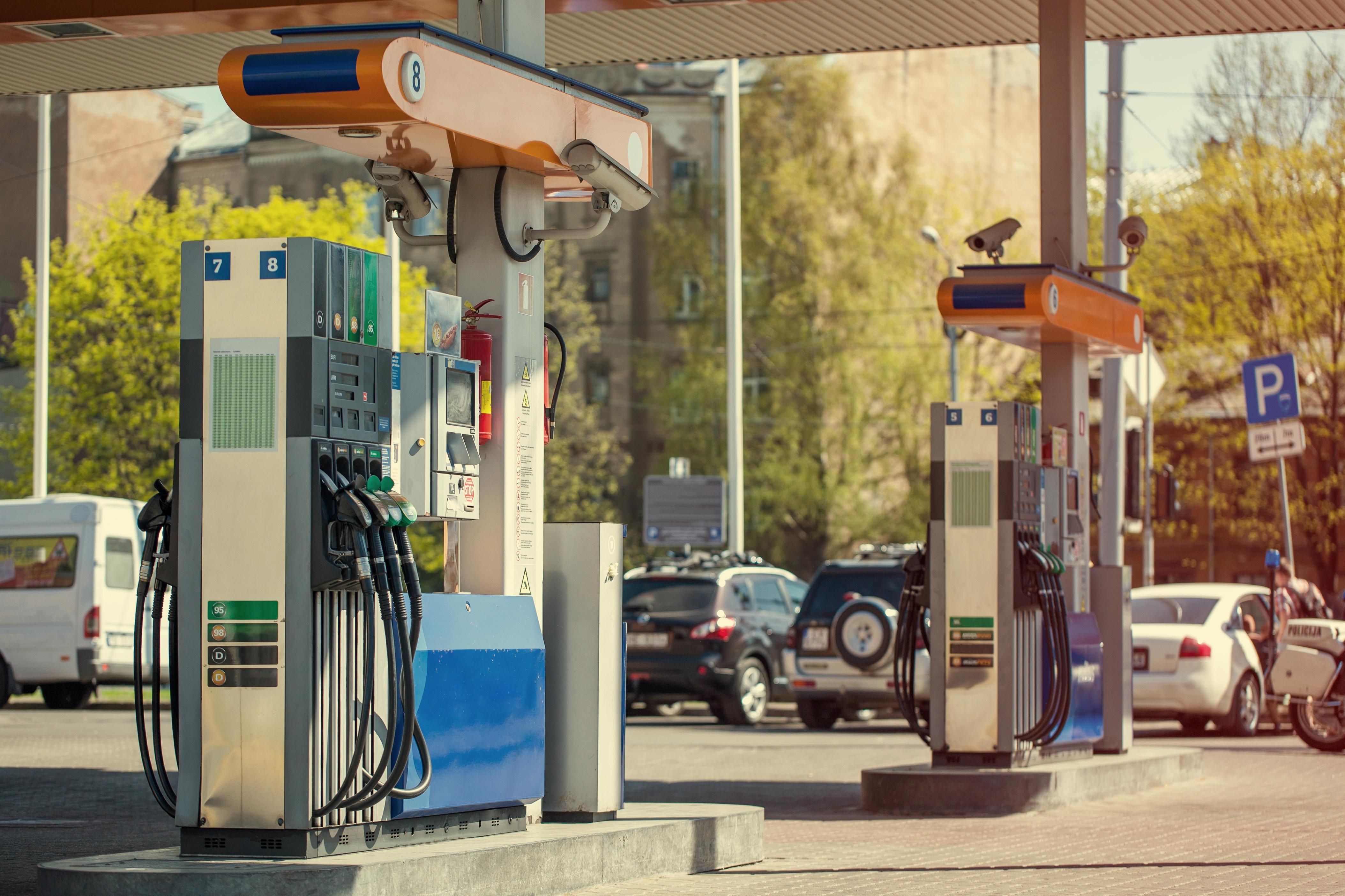 Ціни на бензин в Україні стрибнули до історичного максимуму 