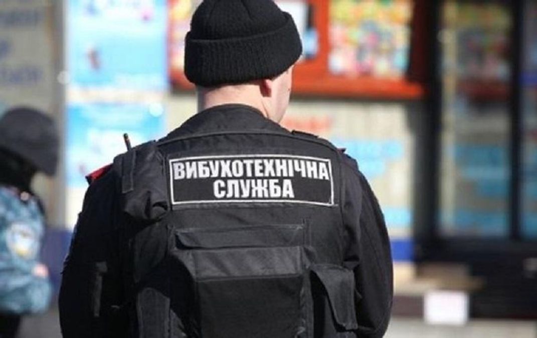 В Україні шукають вибухівку у двох аеропортах В Україні шукають вибухівку у двох аеропортах
