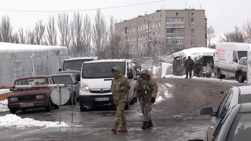 Посилений режим КПП: що розповідають мешканці Луганська про ситуацію в місті
