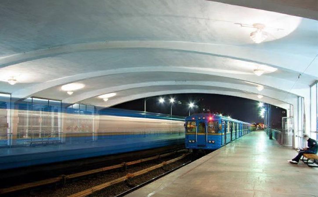 У Києві "замінували" все метро У Києві "замінували" все метро