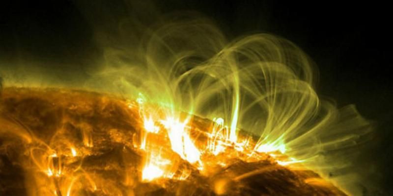 Півмільйона кілометрів у довжину: на Сонці зафіксували рекордно протяжний протуберанець
Півмільйона кілометрів у довжину: на Сонці зафіксували рекордно протяжний протуберанець