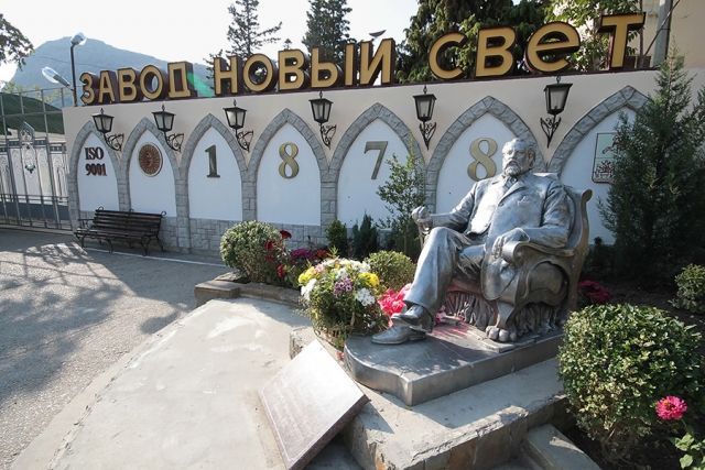 В анексованому Криму продають одне з найстаріших виноробних підприємств "Новий Світ" В анексованому Криму продають одне з найстаріших виноробних підприємств "Новий Світ"