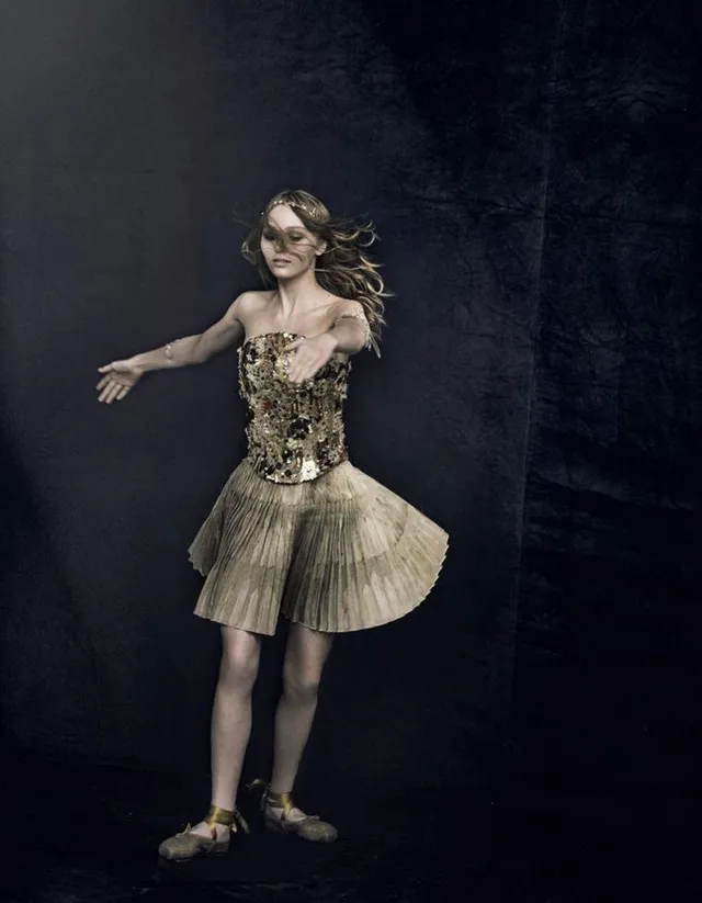 Лілі-Роуз Депп у зйомці для Vogue