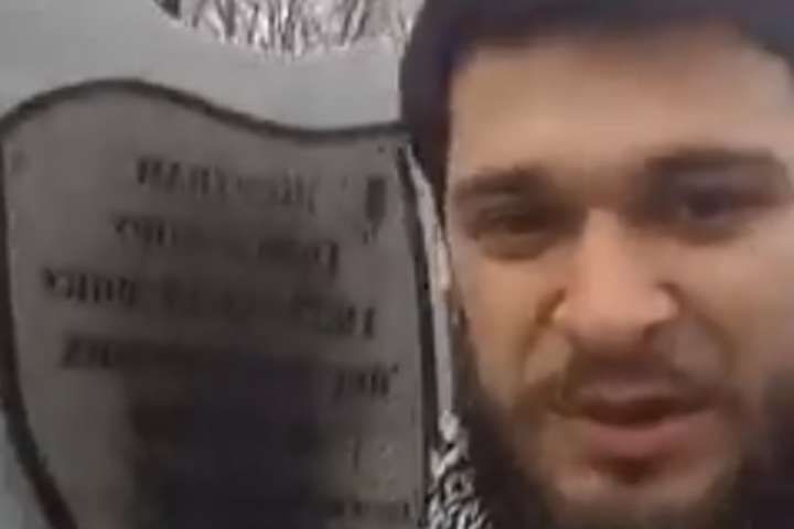 У Конотопі вандали спаплюжили пам’ятник жертвам Голодомору У Конотопі вандали спаплюжили пам’ятник жертвам Голодомору