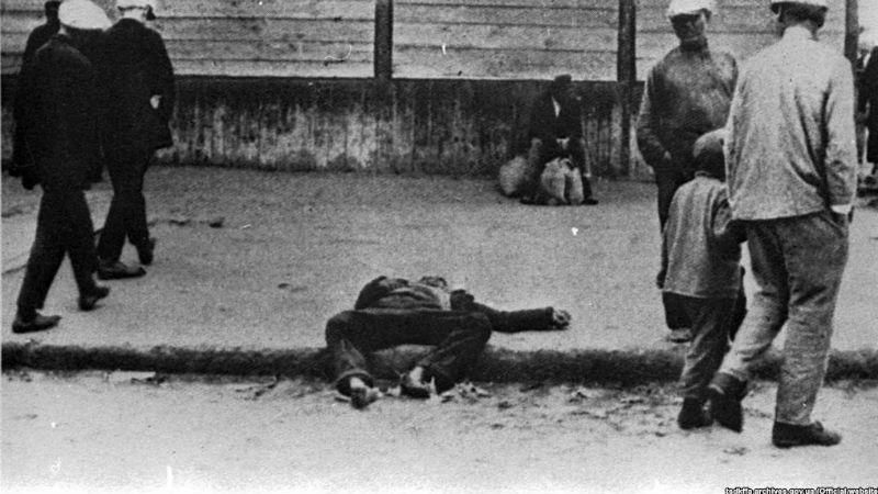 Кадры шокируют: малоизвестные фото Голодомора (18+) Кадры шокируют: малоизвестные фото Голодомора (18+)