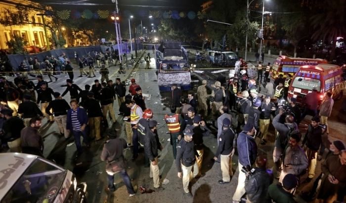 Разгон акции протеста в Пакистане: есть погибшие и раненые Разгон акции протеста в Пакистане: есть погибшие и раненые
