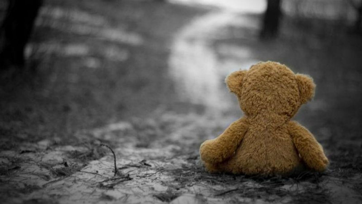 Мать случайно увидела, как воспитательница жестоко бьет ее 4-летнего ребенка