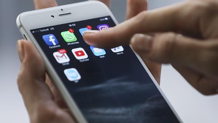 Русский митрополит нашел "божественную" причину успеха iPhone Русский митрополит нашел "божественную" причину успеха iPhone