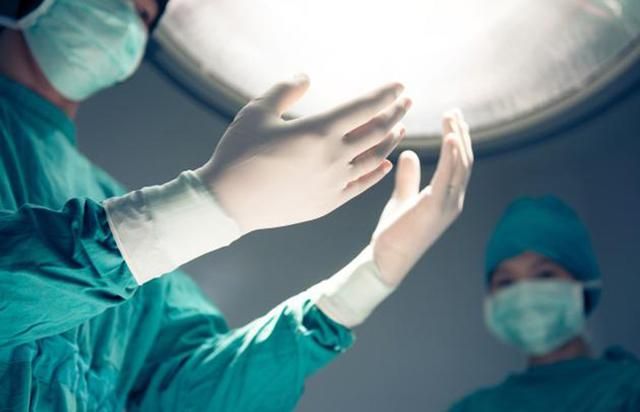 В Індії хірурги витягли з чоловіка кілька кілограмів металу