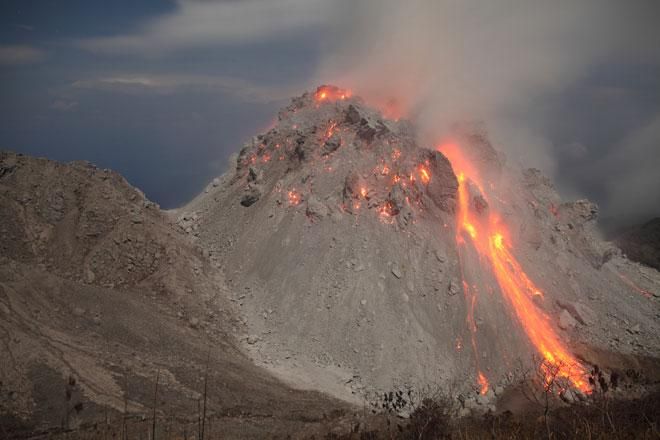 Извержения вулкана на Бали: 60 тыс человек заблокированы