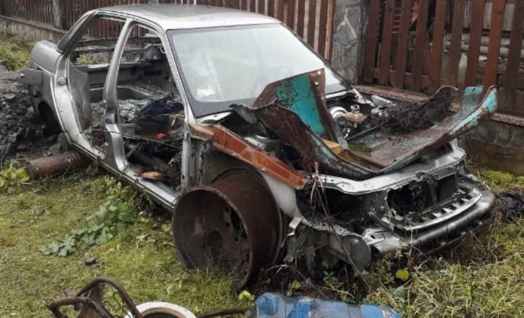 Депутату на Закарпатті підірвали машину: опубліковані фото Депутату на Закарпатті підірвали машину: опубліковані фото