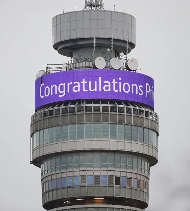 Гаррі і Меган Маркл привітали в центрі Лондона Гаррі і Меган Маркл привітали в центрі Лондона