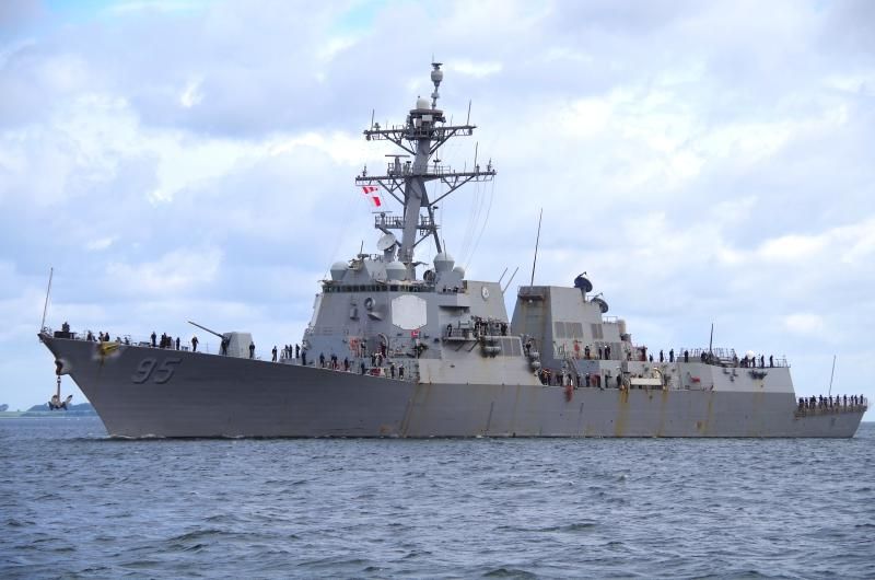 В порт Одессы следует американский ракетный эсминец с "Томагавками"