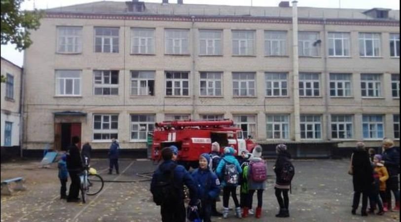 В Киеве горела школа В Киеве горела школа