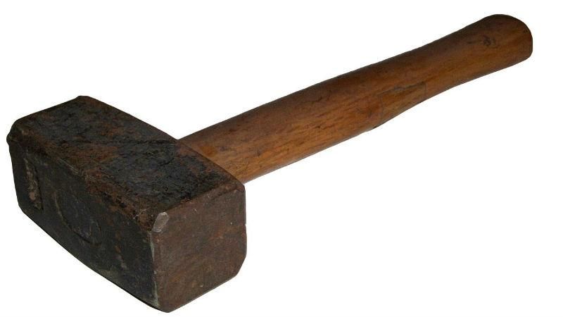 Офицер под наркотиками вколотил солдата кувалдой по голове Офицер под наркотиками вколотил солдата кувалдой по голове