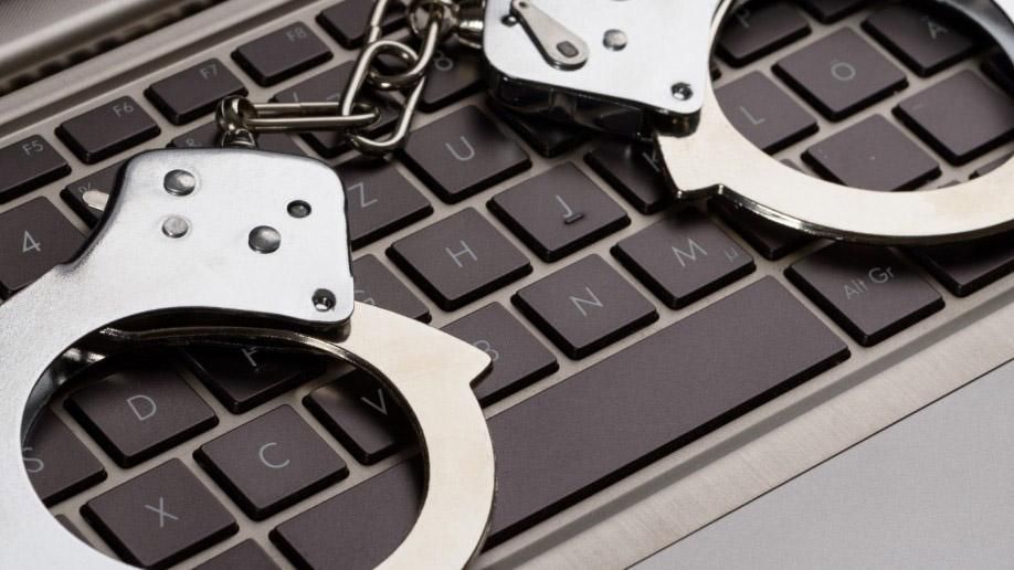 В'язниця або психлікарня: чим для росіян закінчуються антипутінські пости у соцмережах В'язниця або психлікарня: чим для росіян закінчуються антипутінські пости у соцмережах