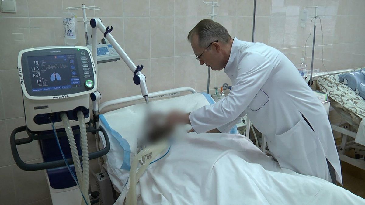 Тяжело раненый в зоне АТО боец впал в кому, врачи борются за его жизнь Тяжело раненый в зоне АТО боец впал в кому, врачи борются за его жизнь