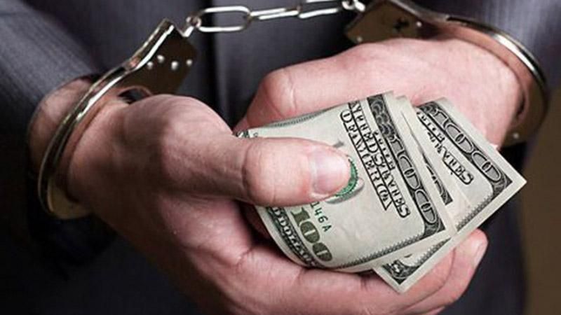 У Польщі розгорівся корупційний скандал: затримано 10 підозрюваних У Польщі розгорівся корупційний скандал: затримано 10 підозрюваних