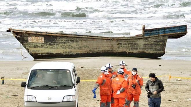 К берегам Японии прибило лодку-призрак с останками 8 человек