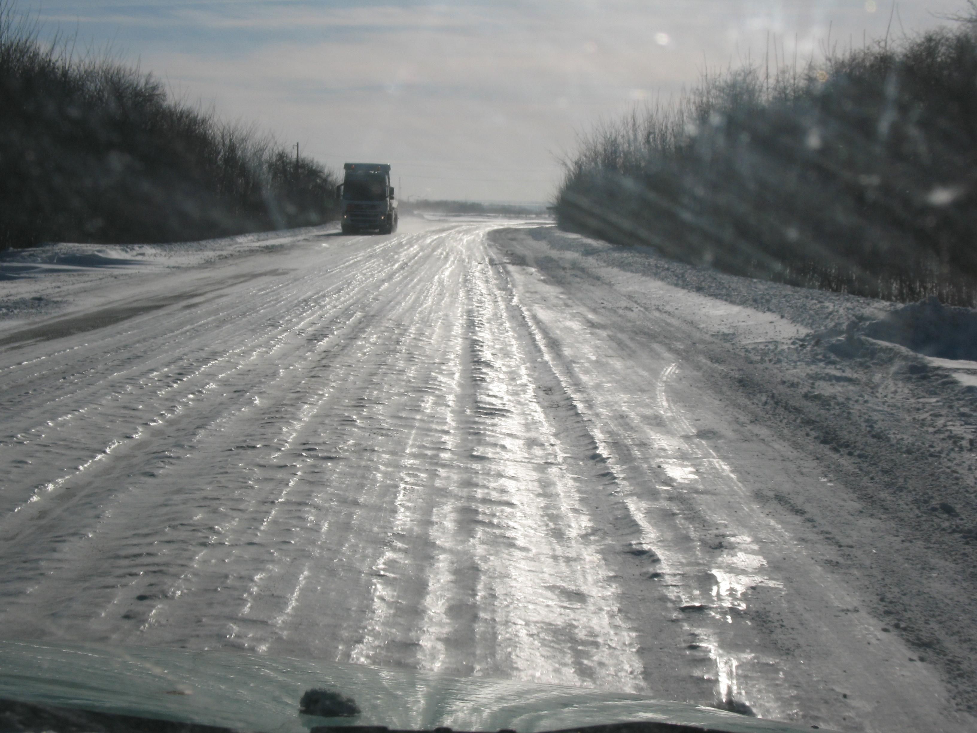 Езда по скользкой дороге: как ездить в гололед правильно Езда по скользкой дороге: как ездить в гололед правильно