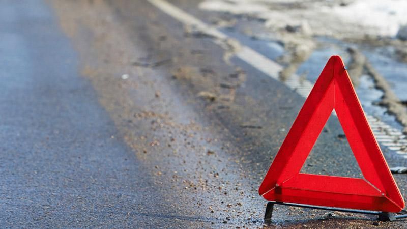 У Луцьку вантажівка збила трьох пішоходів: є жертва У Луцьку вантажівка збила трьох пішоходів: є жертва