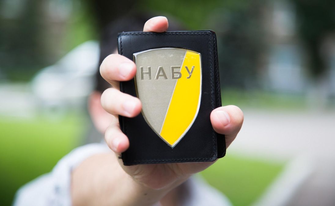 За місцем проведення слідчих дій НАБУ помер чоловік За місцем проведення слідчих дій НАБУ помер чоловік