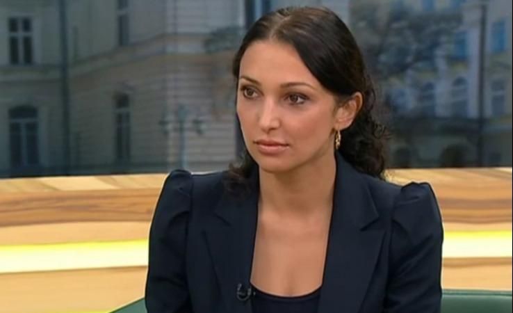 Що відомо про чиновницю міграційної служби, через яку НАБУ влаштувала "спецоперацію" Що відомо про чиновницю міграційної служби, через яку НАБУ влаштувала "спецоперацію"