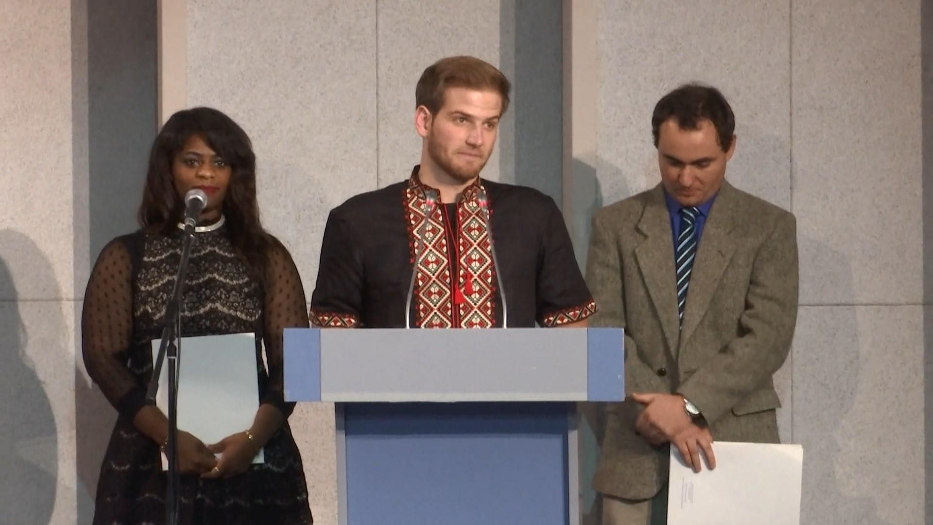 72 волонтеров Корпуса мира США приняли присягу 72 волонтеров Корпуса мира США приняли присягу