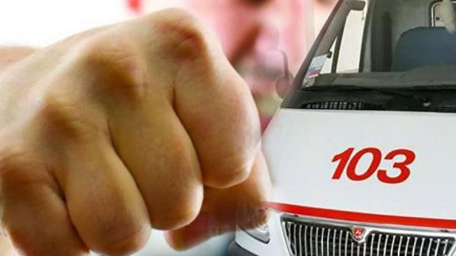 В Сумах пациент разбил голову врачу В Сумах пациент разбил голову врачу