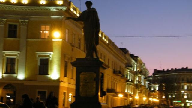 В Одессе в окровавленном мешке нашли тело мужчины В Одессе в окровавленном мешке нашли тело мужчины