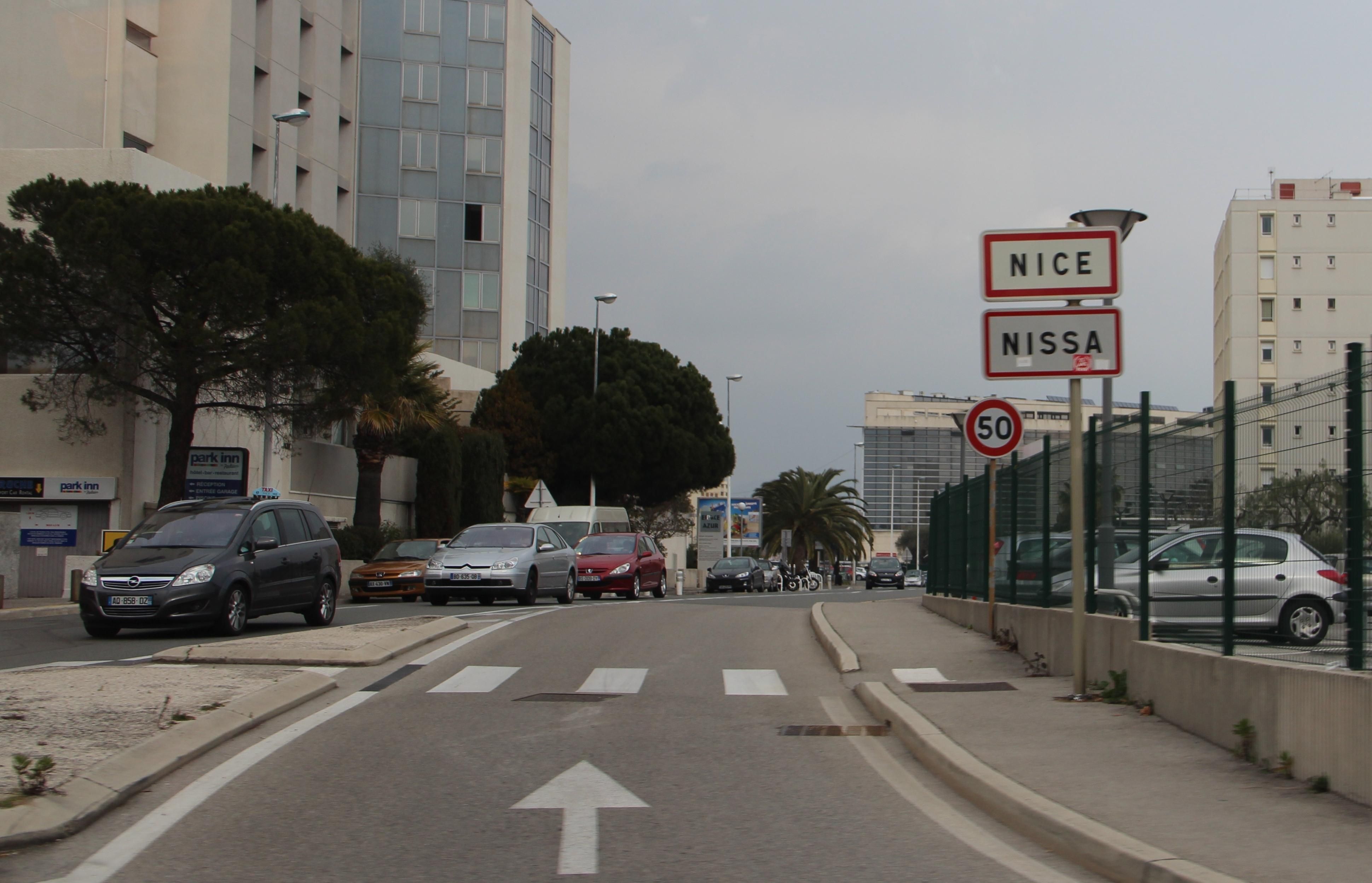 Обмеження швидкості Україна: 50 км/год в населеному пункті Обмеження швидкості Україна: 50 км/год в населеному пункті