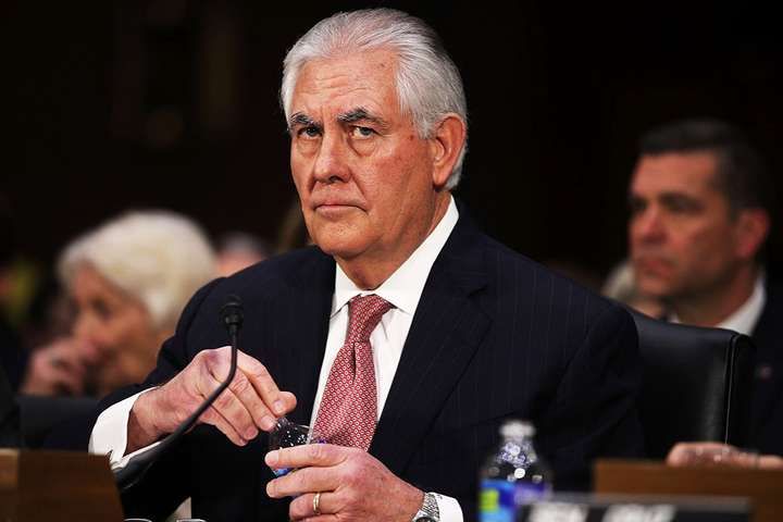 Тіллерсон назвав чутки про свою відставку "смішними" Тіллерсон назвав чутки про свою відставку "смішними"