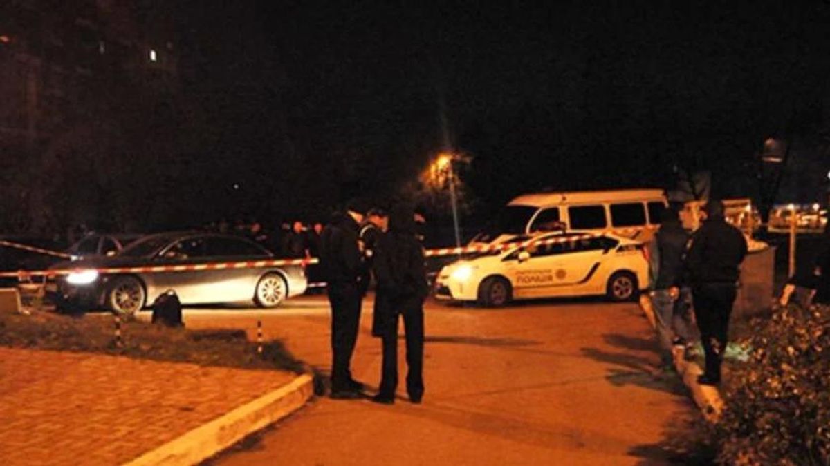 Пьяный моряк захватил свою семью в заложники и начал стрелять в людей на Одесщине Пьяный моряк захватил свою семью в заложники и начал стрелять в людей на Одесщине