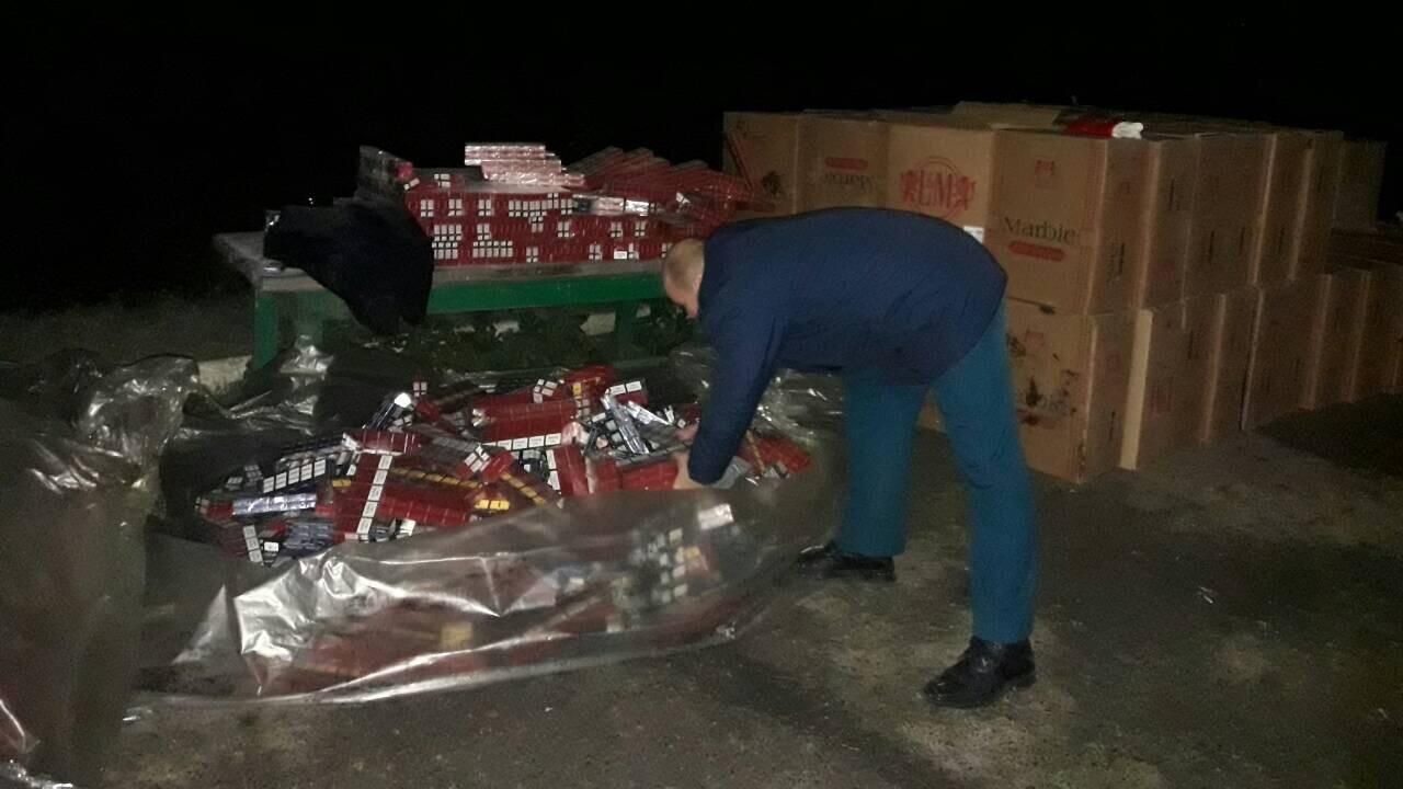 Величезну партію контрабандних цигарок затримали на Закарпатті Величезну партію контрабандних цигарок затримали на Закарпатті