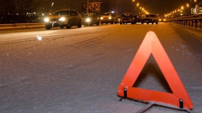 Вантажівка насмерть збила чоловіка на Сумщині: поліція встановлює особу загиблого Вантажівка насмерть збила чоловіка на Сумщині: поліція встановлює особу загиблого